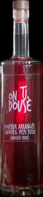 Bouteille de spiritueux : Douceur Arrangée Gwozeil Peyi Yuzu (Hibiscus Yuzu) de la marque On Ti Dousè